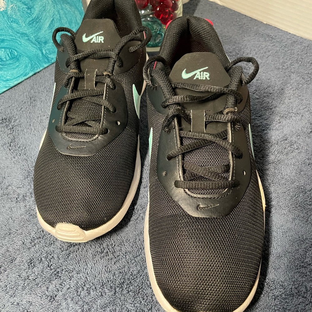 Nike Air Max Oketo sneakers in a black aurora green, and pink colorway size 9.5 - Picture 2 of 9